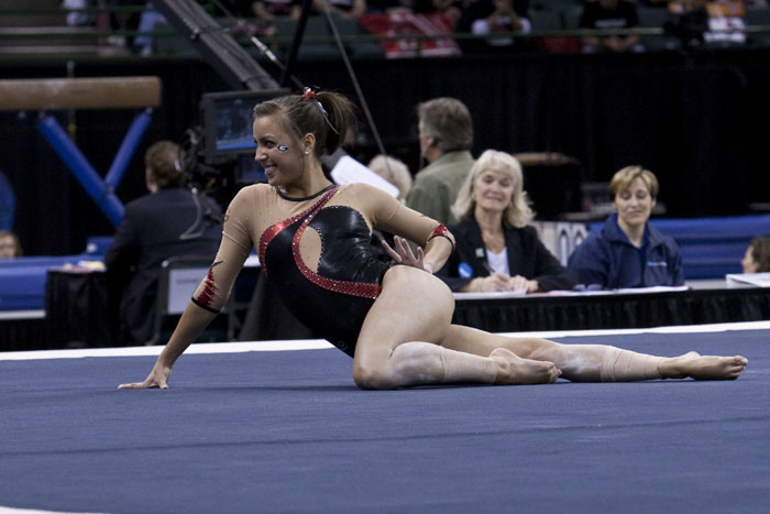 11NCAA1S4D_10150_MarielB